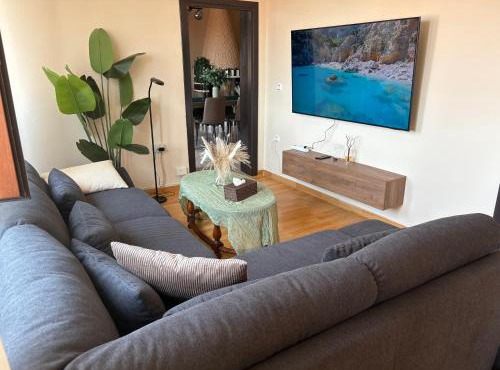 Relax & Sunshine - Modern 2BR Apartment, 100m2, nature view, 30 min from San Teodoro - Ideal for families, groups & Smartworkers