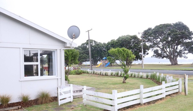 Relax Swim Boat Fish Explore at our classic family friendly kiwi beach bach