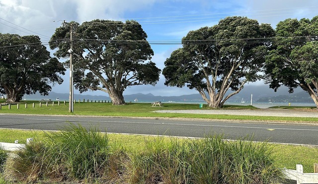 Relax Swim Boat Fish Explore at our classic family friendly kiwi beach bach