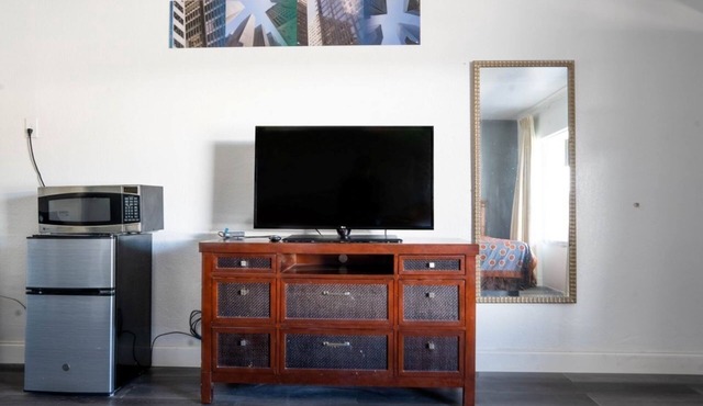 Relax Under the Stars in a Budget-Friendly Room Near Ocala