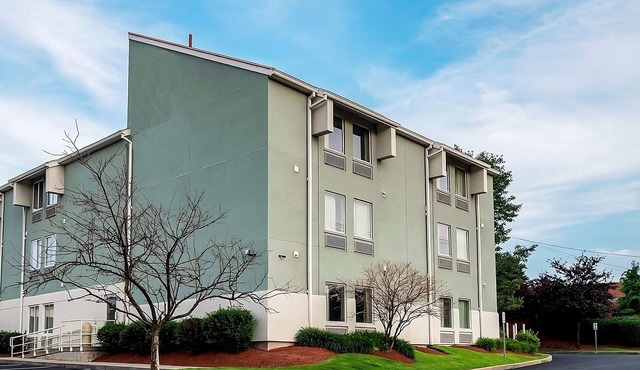 Relax & Unwind! 2 Roomy Units, Short Drive to Old Ship Street Historic District!