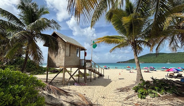 Relax & Unwind with Stunning Views at La Vista apartment in gorgeous Culebra