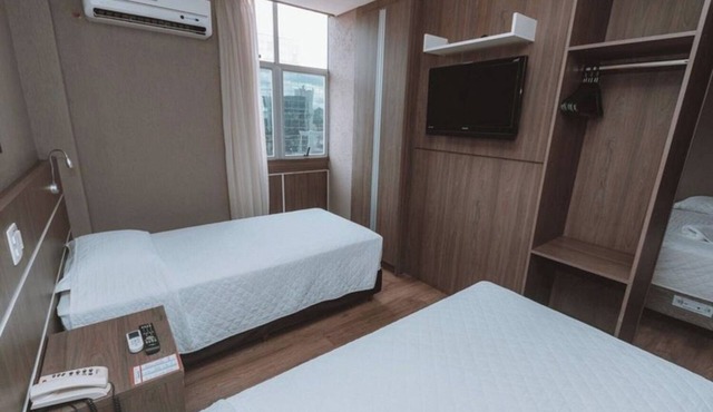 Relax + Work: Triple Twin Suite w/Rooftop Sauna, Fitness Center