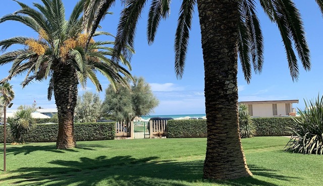 Relaxation right by the sea in Silvi Marina. Dal5al25/06-Dal3al30/07-Dal7al20/08