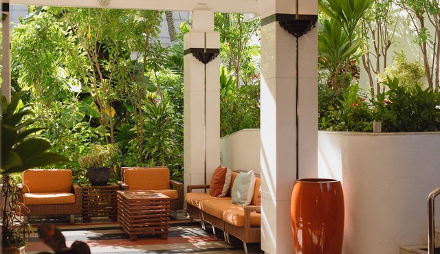 Relaxed Family Travel: 4 Spacious Rooms Near Waikiki + Free Breakfast