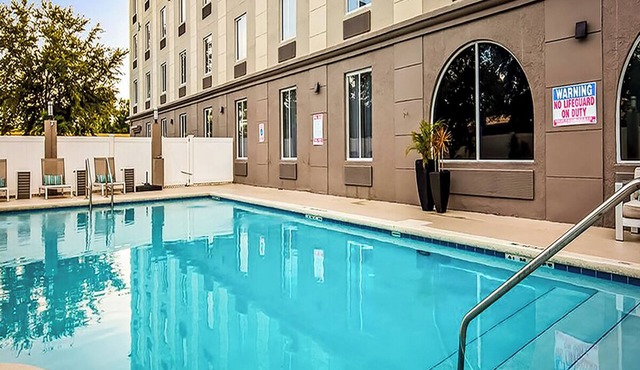 Relaxing 2-Unit Orlando Stay w/Pool Access & Free Breakfast, 4 Miles to Airport