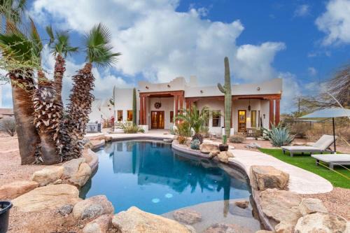 Relaxing 3BR Haven with Pool and BBQ for Family Time