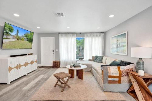 Relaxing 3BR Home Yard 10 Min to Beach