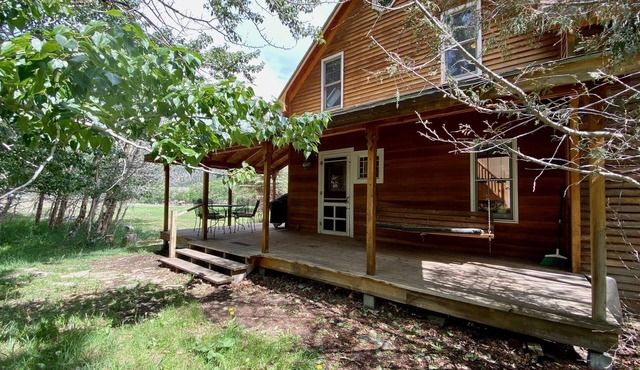 Relaxing and Private Base to Explore Yellowstone National Park and SW Montana.