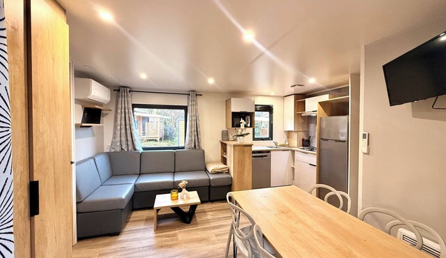 Relaxing break in Saint-Tropez: spacious 3-bedroom mobile home + large terrace