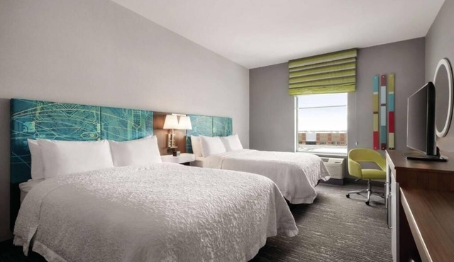 Relaxing Brooklyn Park Getaway with Pool & Free Breakfast l 2 Comfortable Rooms
