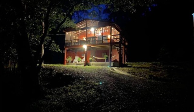 Relaxing cabin in WV Mountain with a rustic charm and outdoor firepit