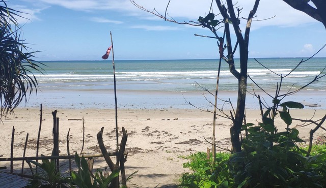 Relaxing cottage in front of the beach with complete amenities.