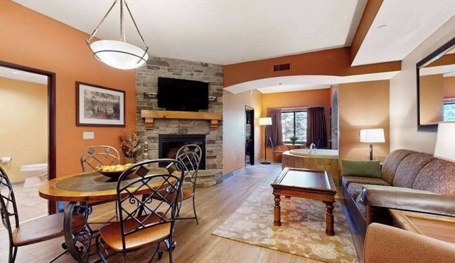 Relaxing Dells Condo | Adventure Access Perk
