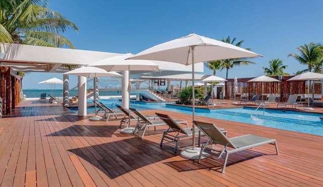 Relaxing Escape, Private Beach and Rooftop