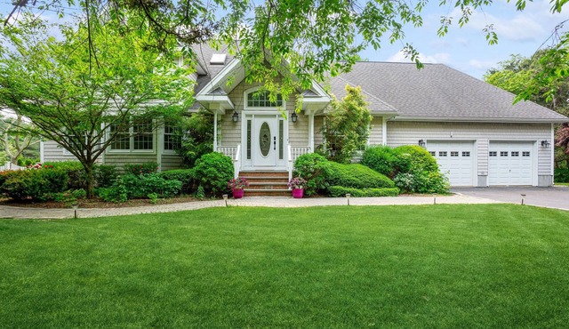 Relaxing Hamptons Oasis