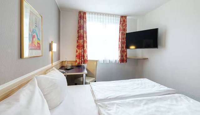 Relaxing & Inviting Pet-Friendly Room Near Dining and Leipzig’s Top Attractions