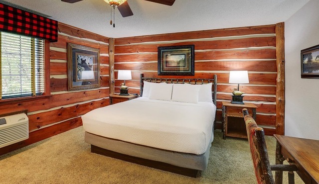 Relaxing Johnston Stay | Shop& Dine | 4.3 mi to Merle Hay Mall