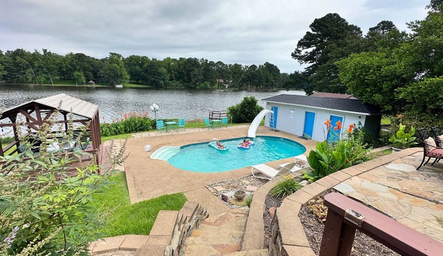 Relaxing Lake View Retreat in Mineola , TX