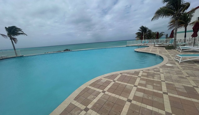Relaxing Marina Front 1-Bedroom condo with loft in Bimini Cove