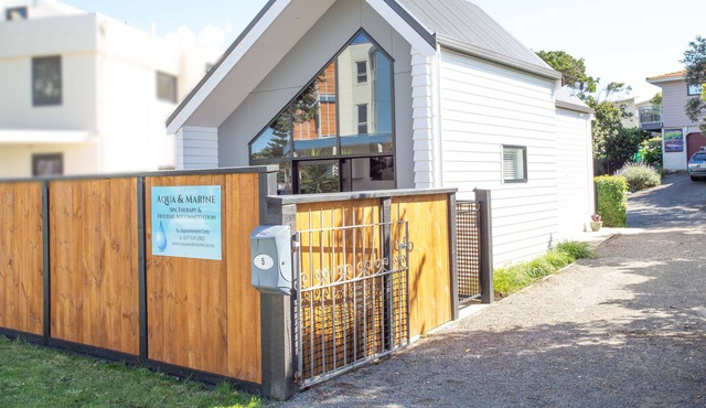 Relaxing Modern Cottage - Centrally Located