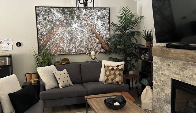 Relaxing Modern Cottage, one minute walk to a gorgeous sandy beach & sunsets.