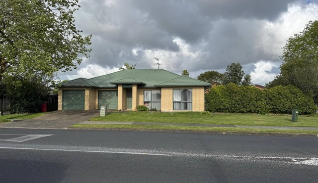 Relaxing 3BR Home by Wattle Downs Reserve