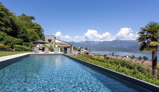 Relaxing Oasis: Villa with Private Pool & View