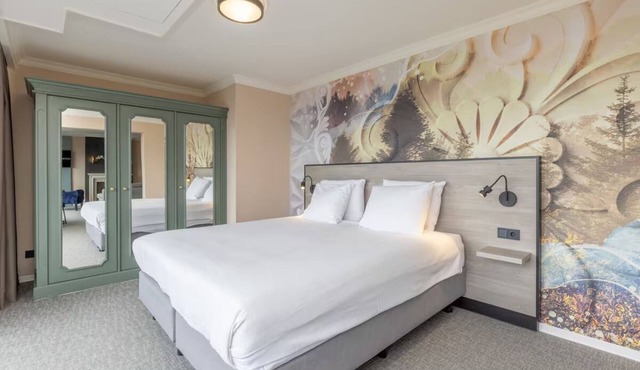 Relaxing Retreat with Heated Indoor Pool — Free Parking and Tennis Courts