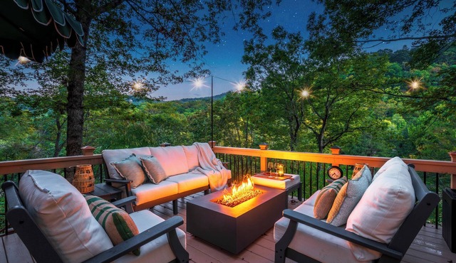 Relaxing Riverfront Cabin: Hot Tub, New Kitchen!