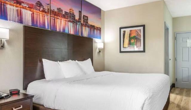 Relaxing Room by I-64 | Indoor Pool Access & Complimentary Breakfast & Parking