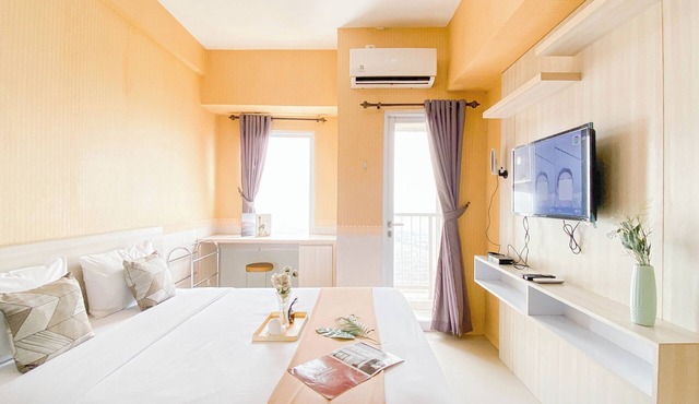Relaxing Studio at Tamansari Mahogany Karawang Apartment