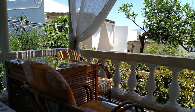 Relaxing studio with veranda 'n garden