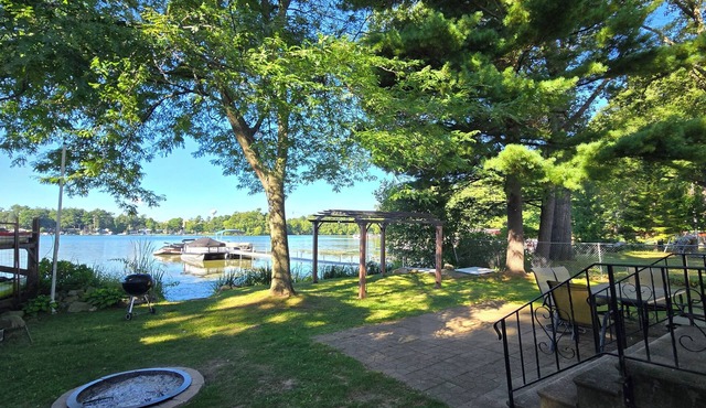 Relaxing Taylor Lake Retreat directly on the Chain of Lakes