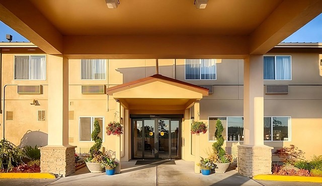 Relaxing Vacation in Red Lion Inn & Suites Sequim! Free Breakfast