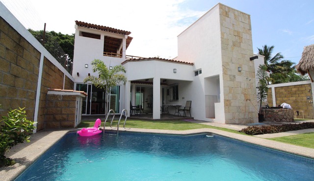 Relaxing Vacation house - 5 min from the beach!