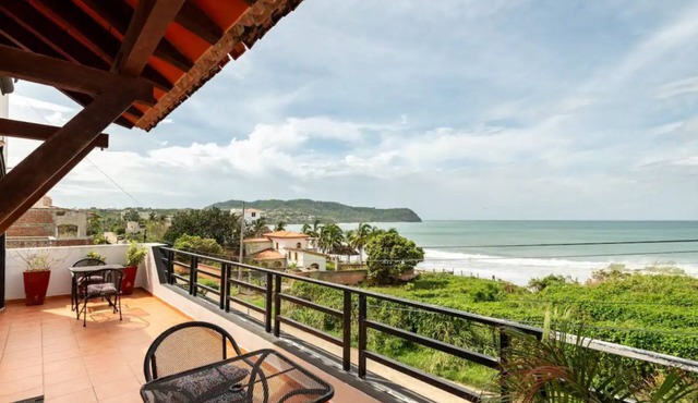 Relaxing Villa Casa Blanca with pool - 1 min walk to beach!