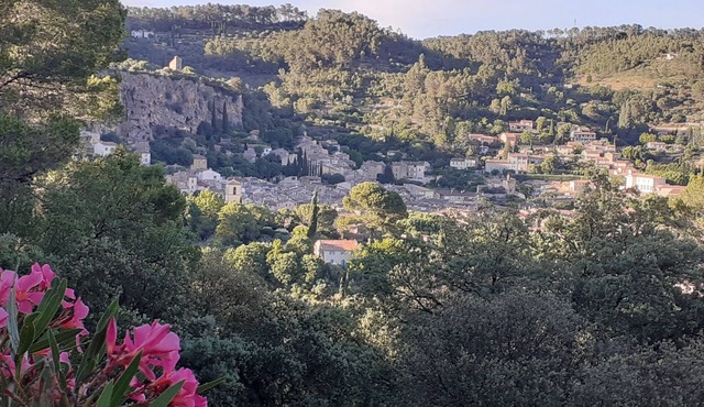 Relaxing villa with pool 10 minutes' walk from the center, gorges, 1 hour from the sea.