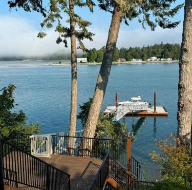 Relaxing Waterfront Haven