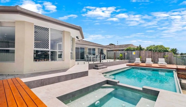 Relaxing Waterfront Oasis with Heated Spa!