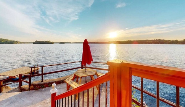 Relaxing waterfront retreat