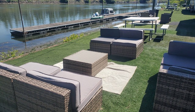 Relaxing Waterfront RV along the Sacramento River