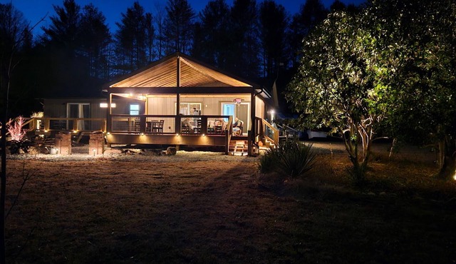 Relaxing Waterfront Retreat, renovated modern-rustic, near Asheville -Generac