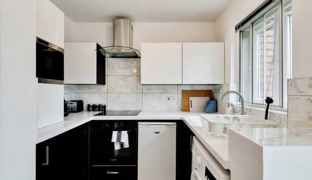 Remarkable 1-Bed Studio in Hayes