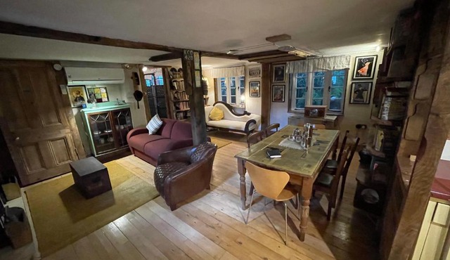 Remarkable Boultons Barn with hot tub & opt sauna
