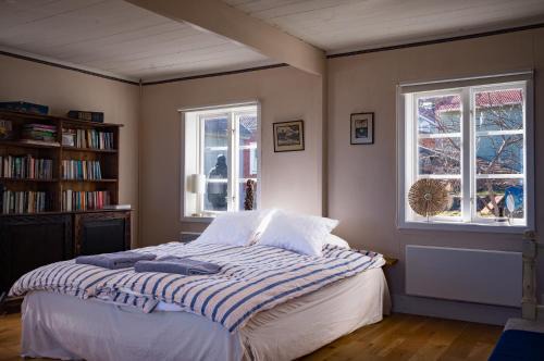 Remarkable Harbour View Cabin.
