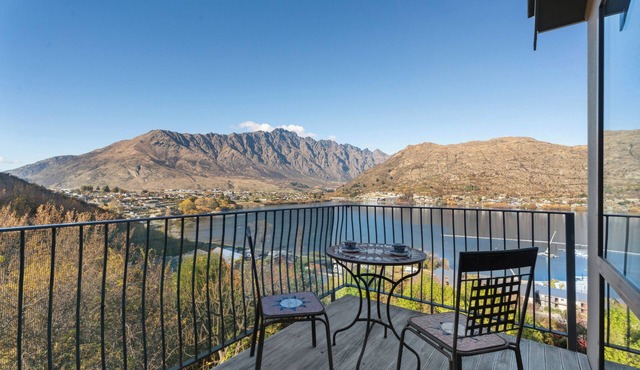 Remarkable Views - Queenstown Holiday Home