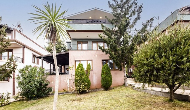 Remarkable Villa Close to Beach with Pool in Sile