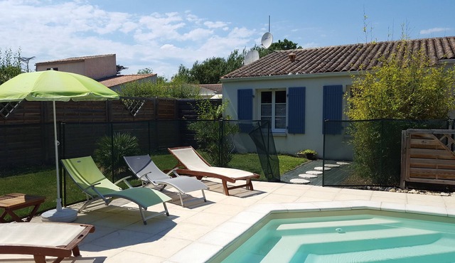 Rémigeasse villa, bright, private pool shared by 2 apartments (6 and 4p)