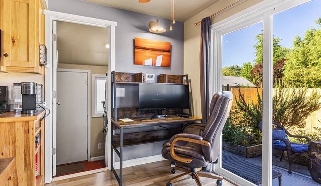 Remodeled Albany 1BDRM, modern, pet friendly fenced yard, work station, laundry!
